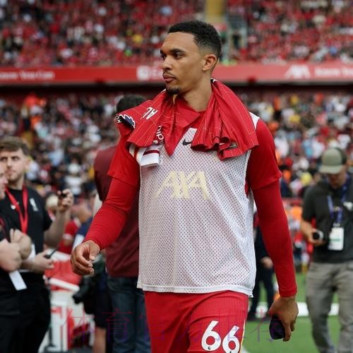 记者:卡瓦哈尔伤愈归来 全力与阿诺德竞争首发 记者:卡瓦哈尔伤愈归来 全力与阿诺德竞争首发